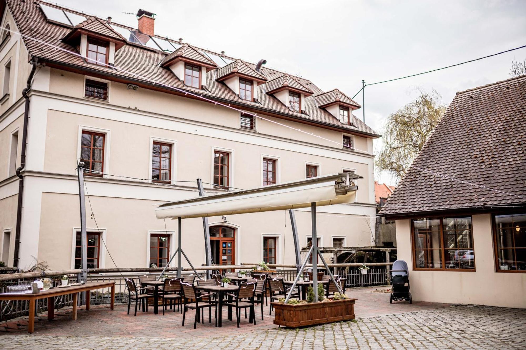Mlyn Mitrovice Hotel Příbram Екстериор снимка